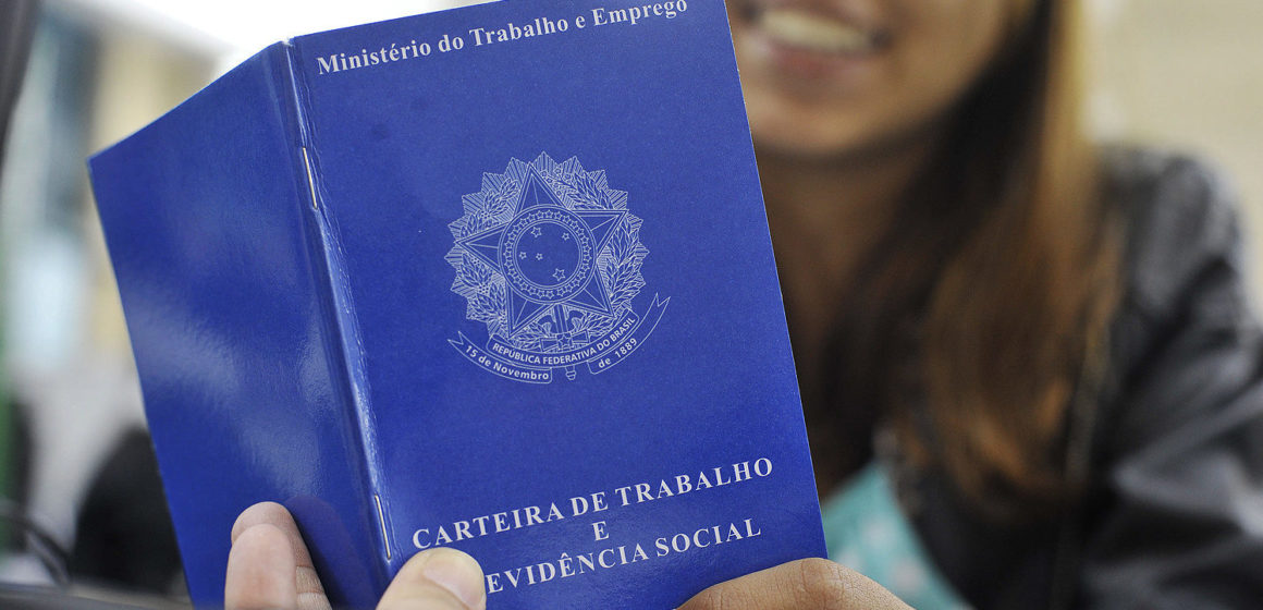 Governo estuda ações de estímulo ao emprego para quem tem até 29 anos de idade e acima de 55, diz Bolsonaro